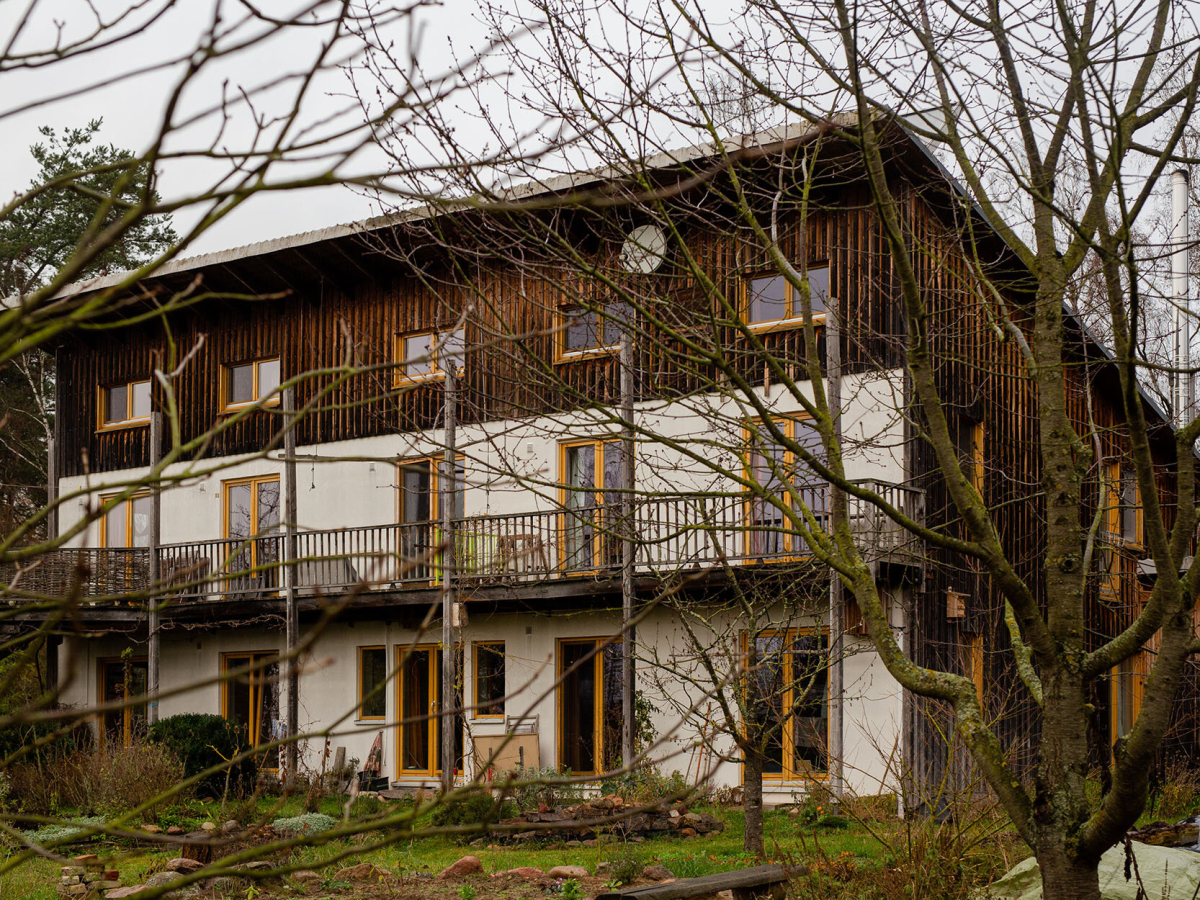 Eins der ersten Häuser die auf dem Gelände von 7 Linden überhaupt gebaut wurden Eins der ersten Häuser die auf dem Gelände von 7 Linden überhaupt gebaut wurden