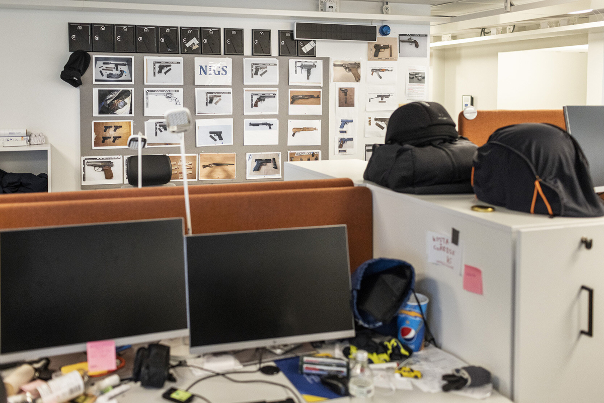 Bilder von beschlagnahmten Waffen in einer Polizeistation in Rinkeby Bilder von beschlagnahmten Waffen in einer Polizeistation in Rinkeby