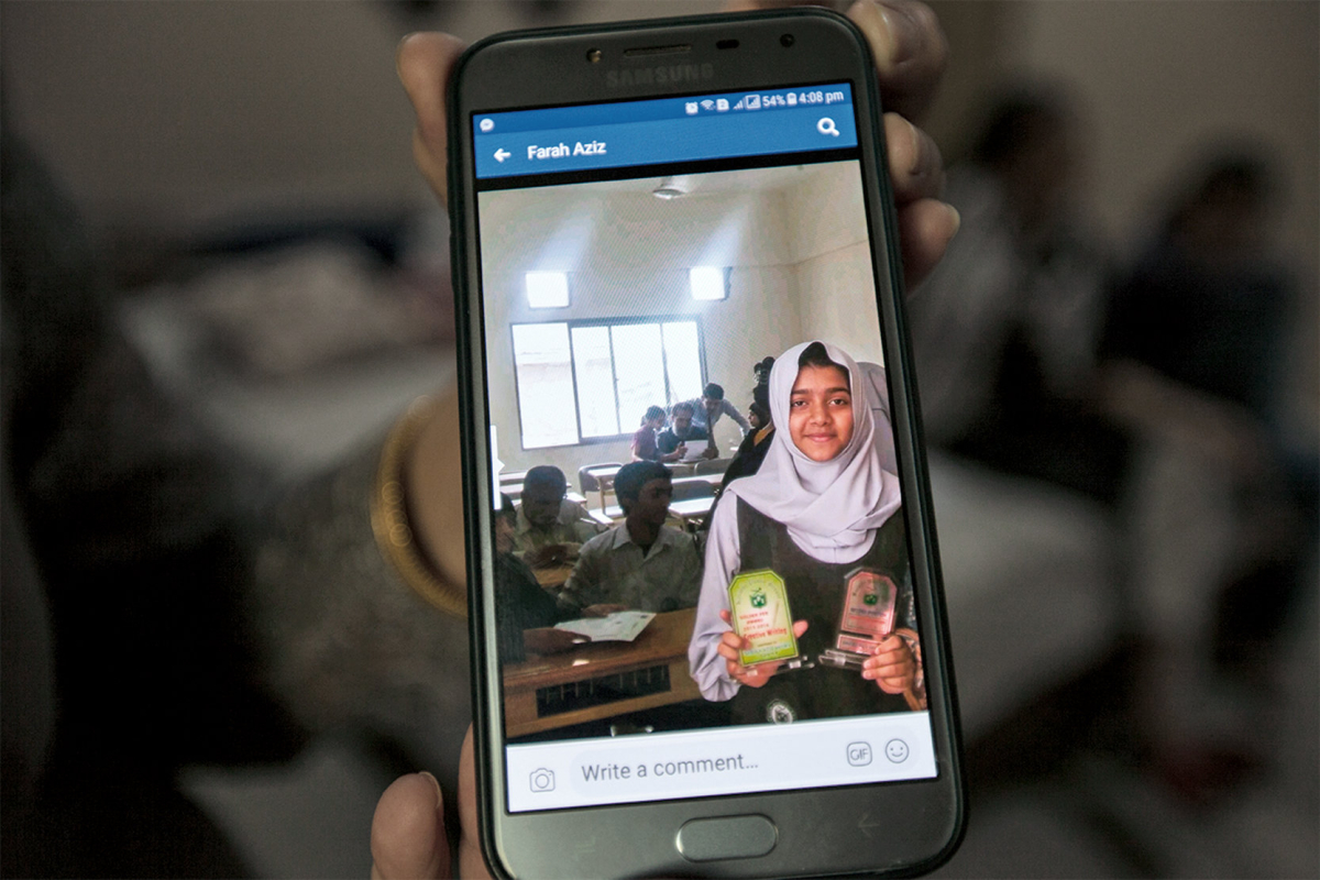 Sabika bekam in Pakistan Auszeichnungen für ihre schulischen Leistungen Sabika bekam in Pakistan Auszeichnungen für ihre schulischen Leistungen
