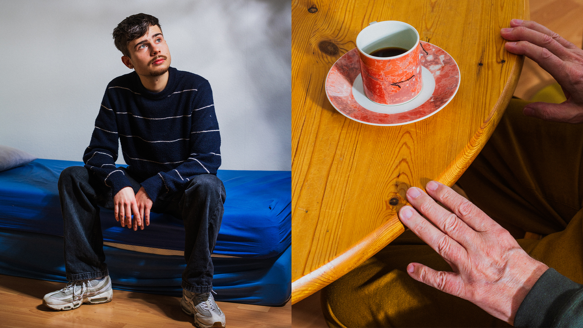 Johannes Preißler sitzt auf den Bett / Hände und Kaffeetasse auf einem Holztisch