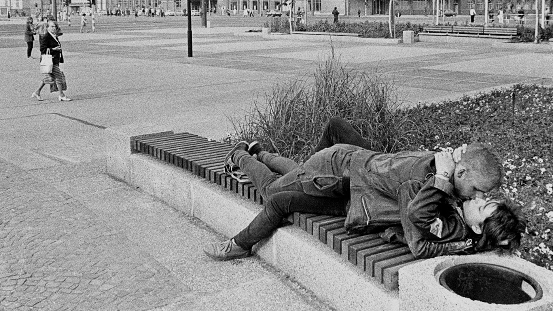 Küssende Punks in der DDR