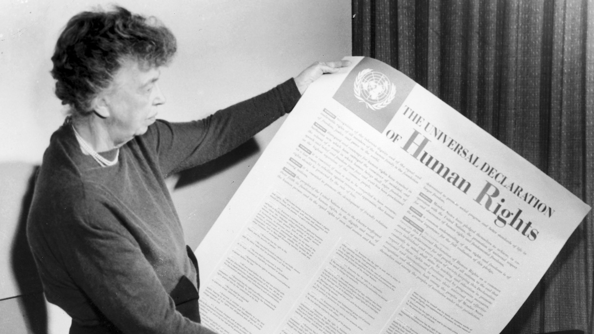 Eleanor Roosevelt mit der Menschenrechtserklärung Eleanor Roosevelt mit der Menschenrechtserklärung
