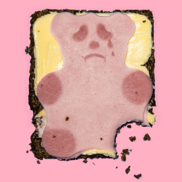 Brot mit trauriger Bärchenwurst Brot mit trauriger Bärchenwurst