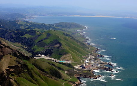 Schmiegt sich malerisch an die raue Pazifikküste: Das Diablo Canyon Power Plant