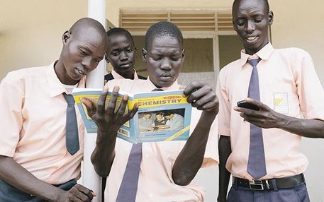 Der Südsudan schneidet im HDI-Ranking mit Platz 169 eher schlecht ab. Etwa jeder vierte Erwachsene dort kann nicht lesen. Diese Schüler der Juba Technical High School aber offensichtlich schon.
