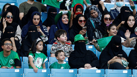 Saudische Frauen im Fußballstadion
