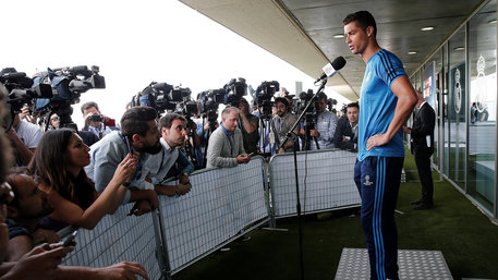 Der Fußballspieler Christiano Ronaldo bei einer Pressekonferenz