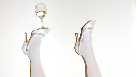 Weinglas auf high heels 