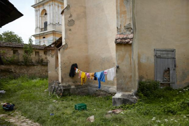 Verlassene Heimat: Die meisten Rumäniendeutschen sind weg – erst durch Umsiedlung und Flucht am Ende des Zweiten Weltkriegs, dann durch Emigration und Massenauswanderung Verlassene Heimat: Die meisten Rumäniendeutschen sind weg – erst durch Umsiedlung und Flucht am Ende des Zweiten Weltkriegs, dann durch Emigration und Massenauswanderung