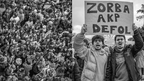  Demonstrierende von oben / Demonstranten mit Transparent