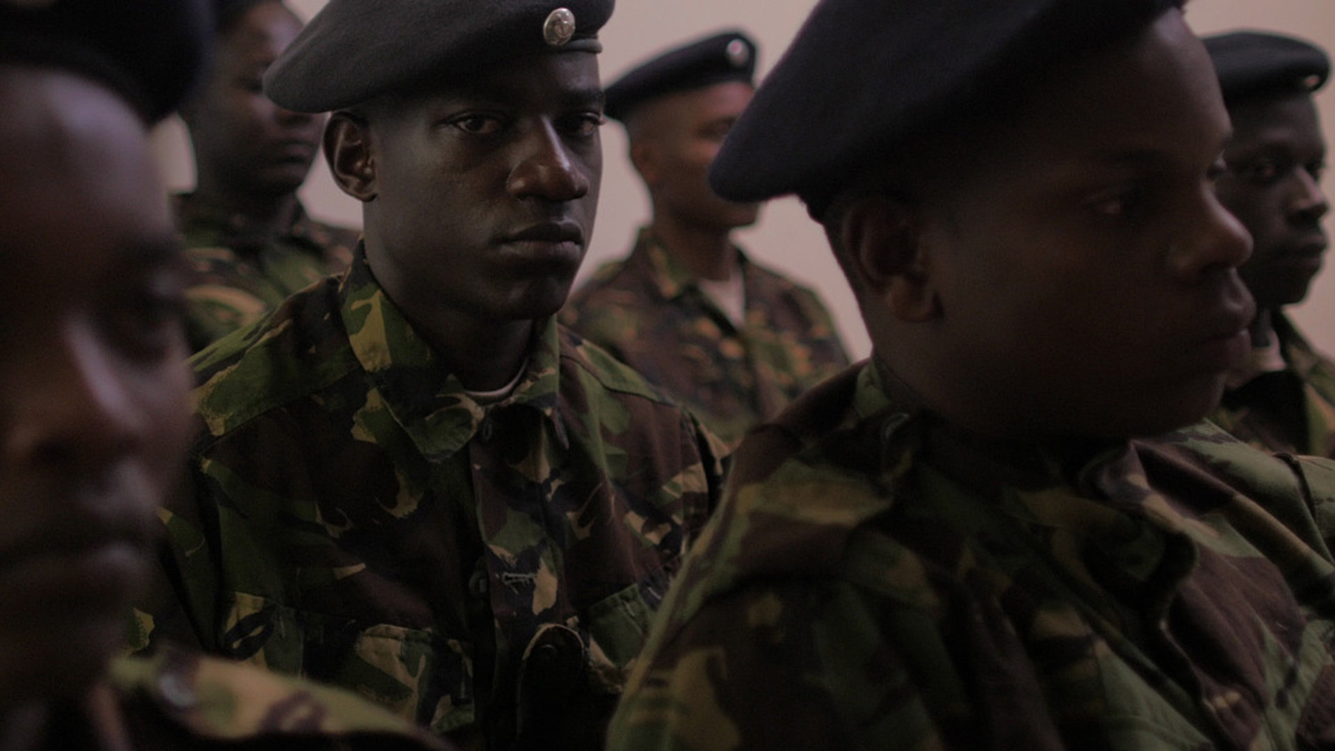 Szene aus der kenianischen Web-Serie Tuko Macho: Polizisten in Uniform (THE NEST COLLECTIVE)
